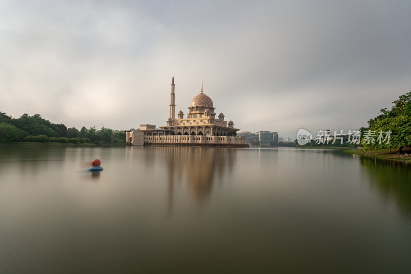 马来西亚布城粉色水上清真寺建筑景观