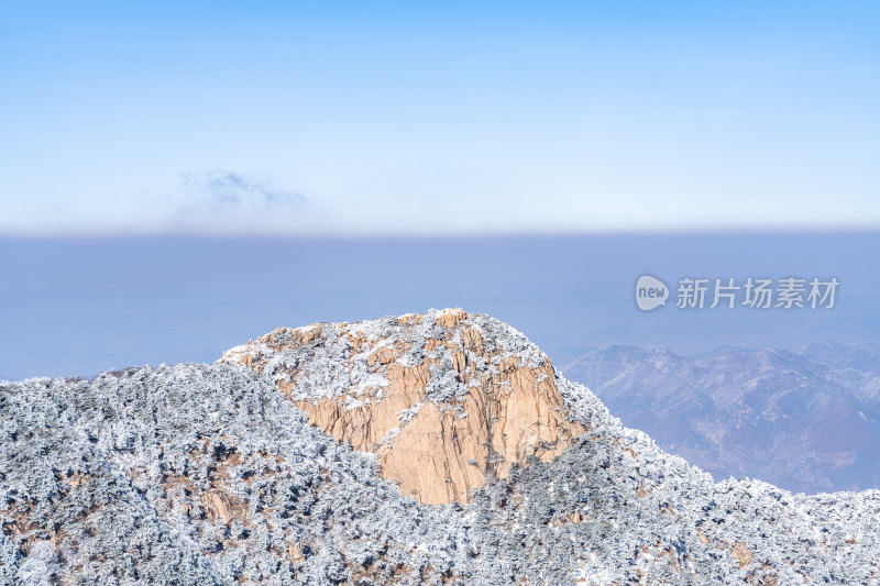 春雪后的泰安泰山风景区自然风光景点景观