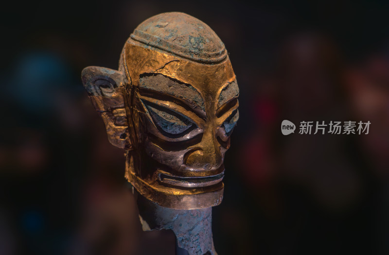 四川广汉三星堆博物馆戴金面具青铜人头像