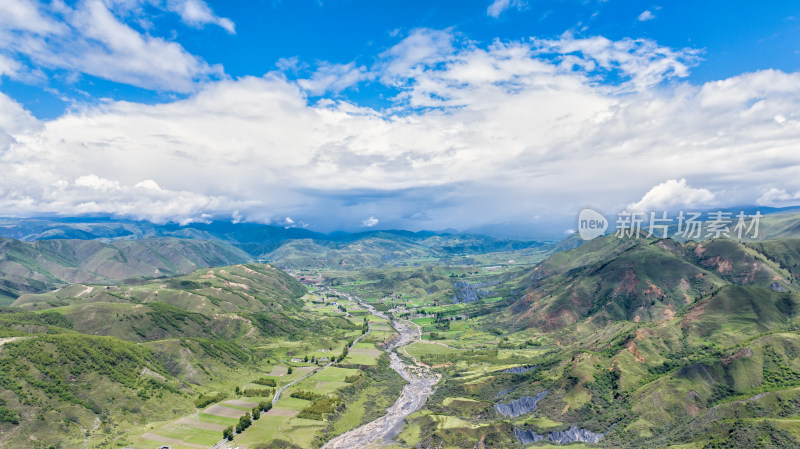 四川甘孜道孚县八美的高原山区风光