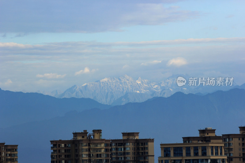 成都温江拍远方的雪山