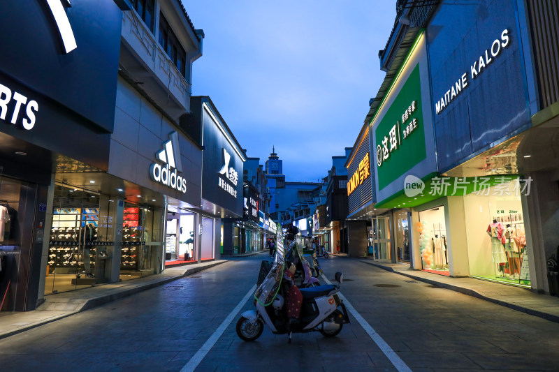 黄山屯溪老街河街夜景风光