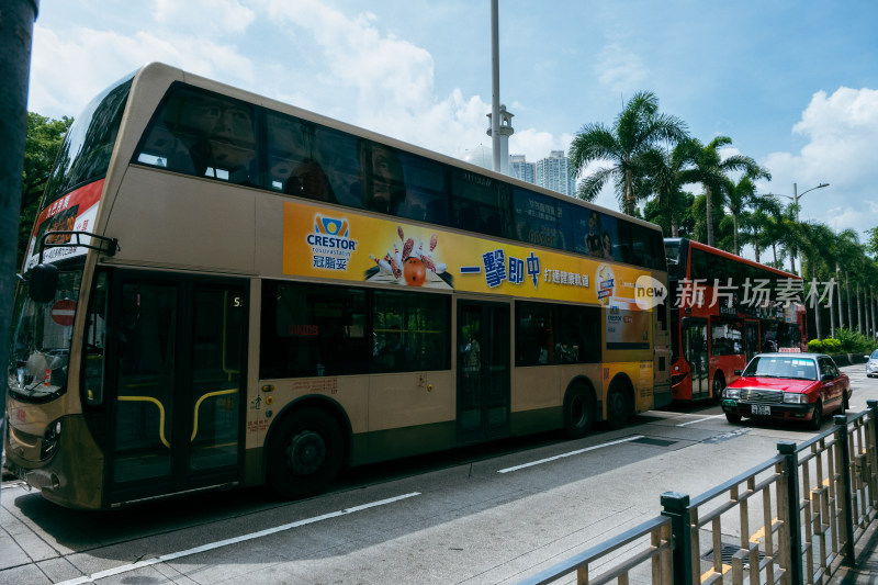 香港双层巴士与出租车