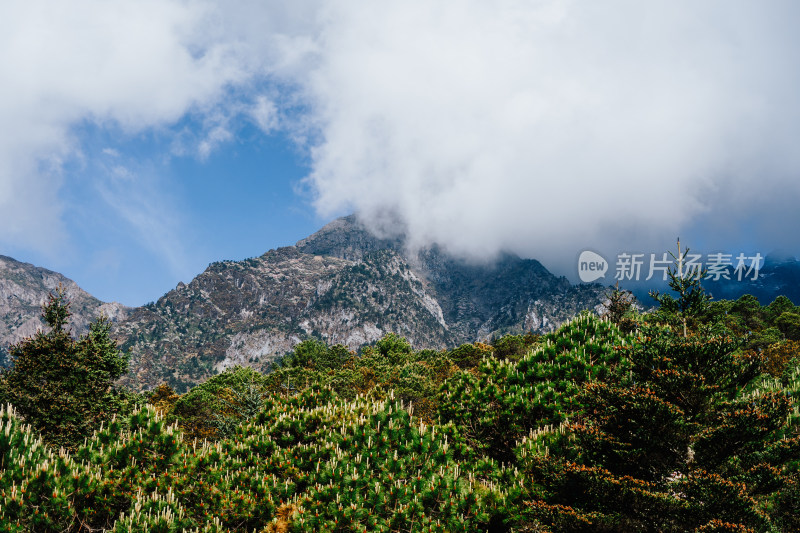 丽江玉龙雪山干河坝山脊线