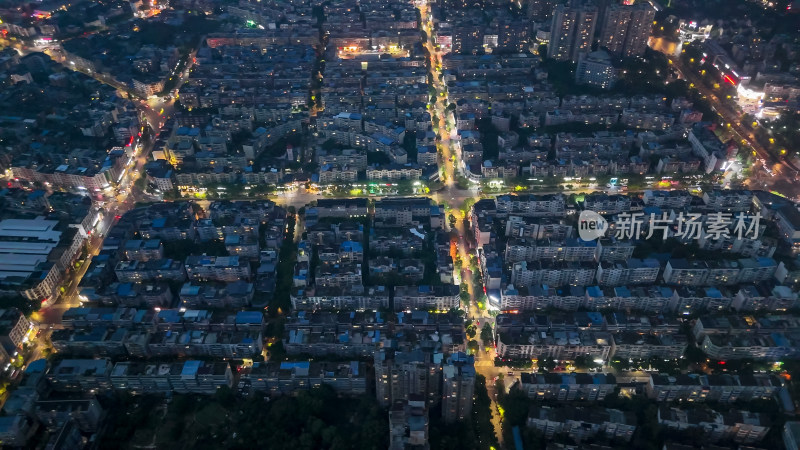 鸟瞰城市小区夜景道路网航拍图