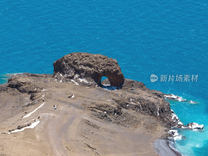 西藏那曲纳木措圣象天门湖泊雪山高空航拍