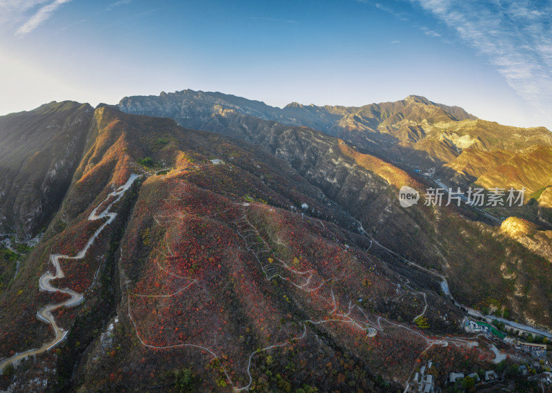 夕阳下北京房山坡峰岭红叶美景