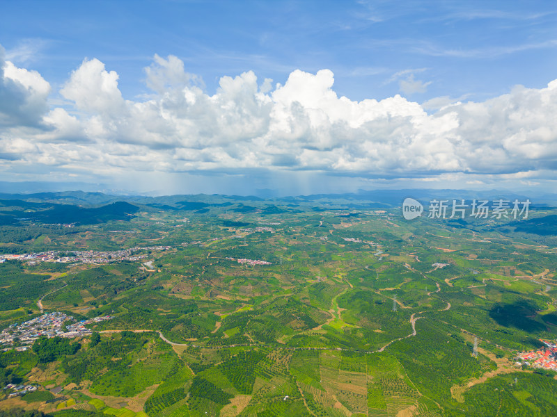 航拍天空高山草甸山脉田园村寨风光