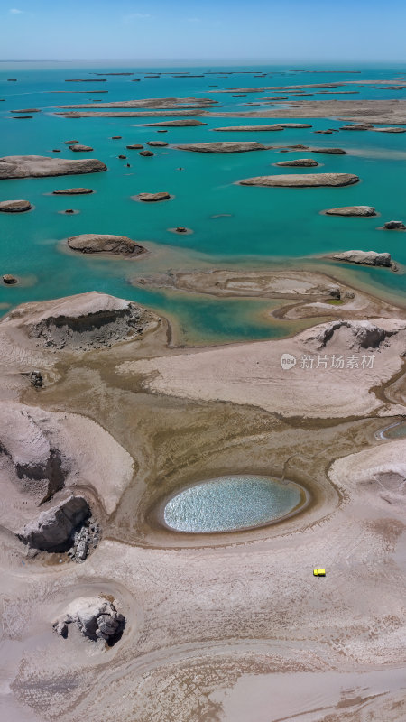 青海海西州乌素特水上雅丹奇异地貌高空航拍