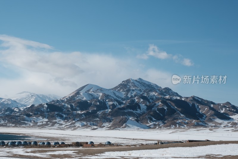 新疆赛里木湖雪山
