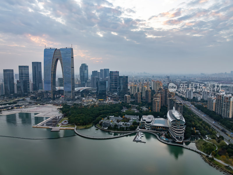 江苏苏州金鸡湖东方之门CBD日落夜景航拍