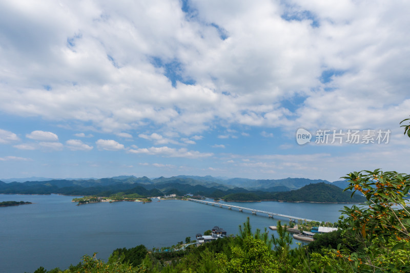 千岛湖天屿山观景台俯瞰千岛湖及千岛湖大桥