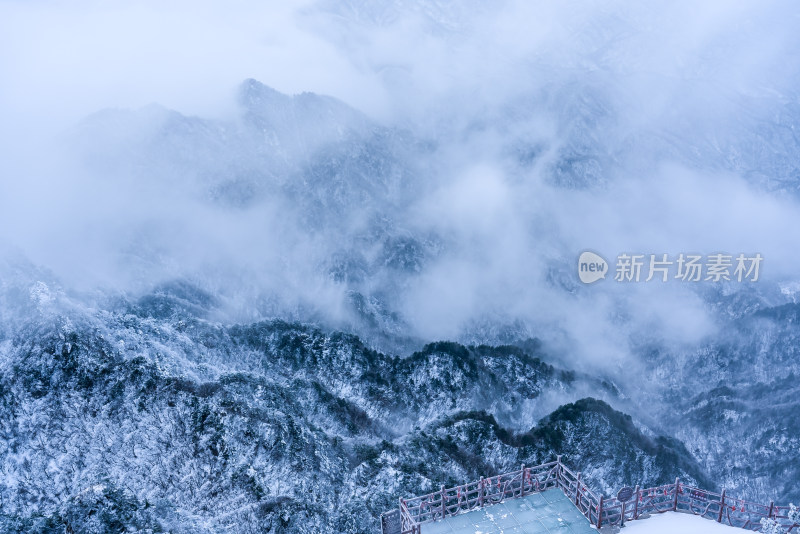 山脉大雪云海航拍辽阔高远壮观背景自然风景