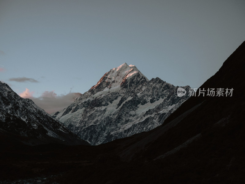 新西兰库克山脉HookerValleyTrack日照金山