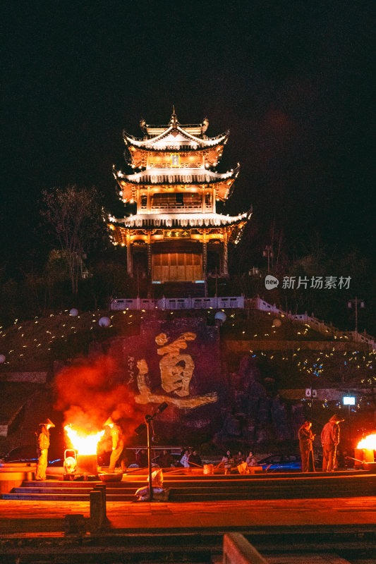 黄山市齐云山旅游景区古建筑前打铁花夜景