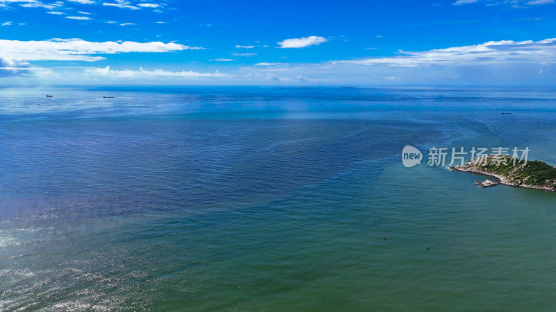 蓝色海洋大海蓝天白云航拍图