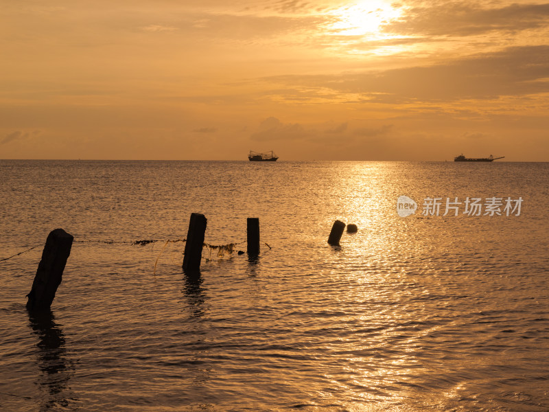 黄昏，广西北海紫霞湾日落时分景色