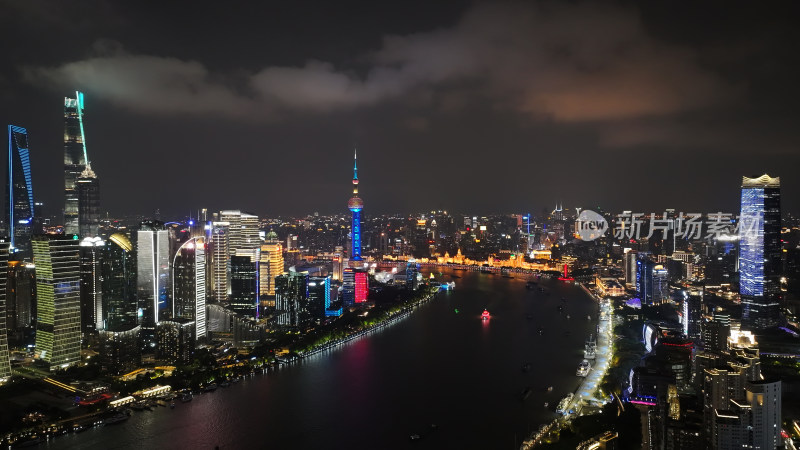 上海黄浦江畔璀璨夜景城市建筑群