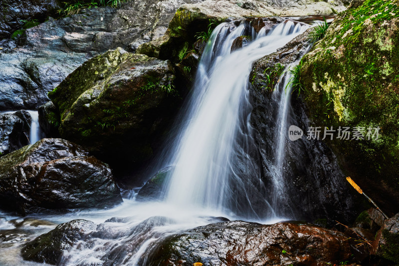 山谷的涓涓细流