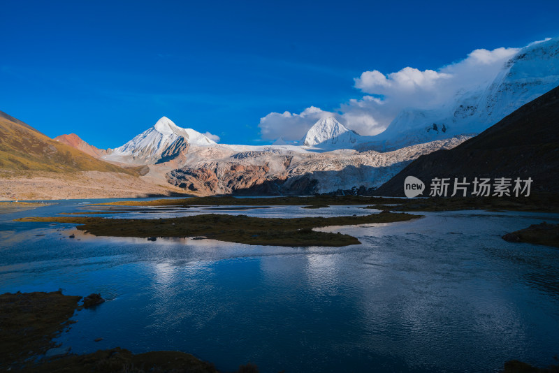 西藏萨普神山风景