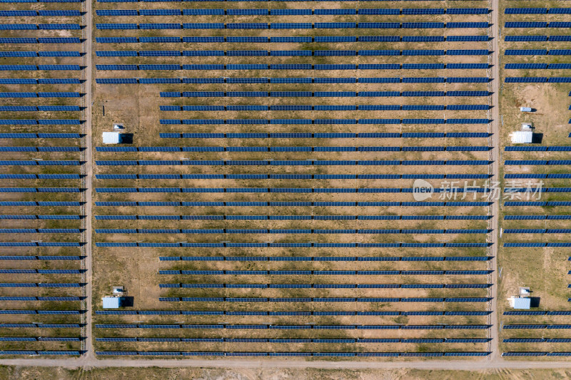 青海海南州太阳能光伏发电厂航拍图