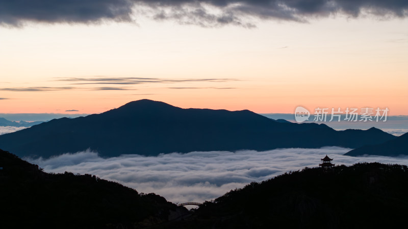 日出云海高山夕阳朝霞唯美亭子航拍东方