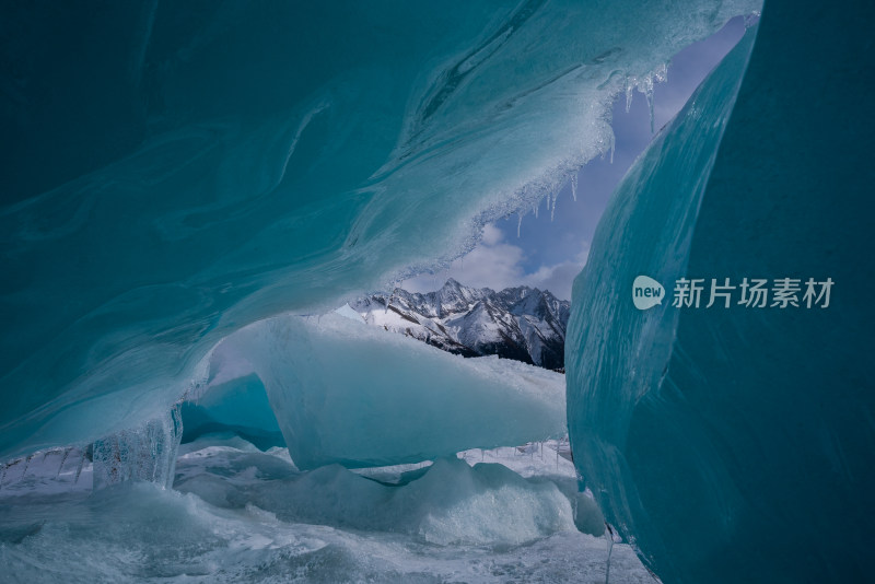 西藏来古冰川蓝冰洞