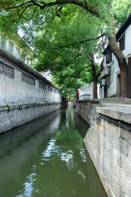 绍兴古镇的古巷小河风景