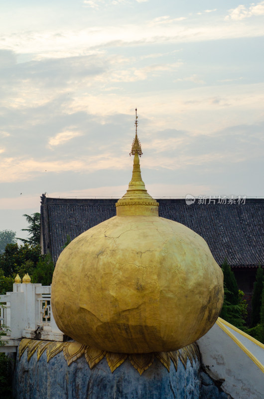 河南洛阳白马寺国际佛殿苑缅甸大金塔局部