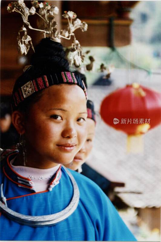 川西北藏族姑娘（竖版）