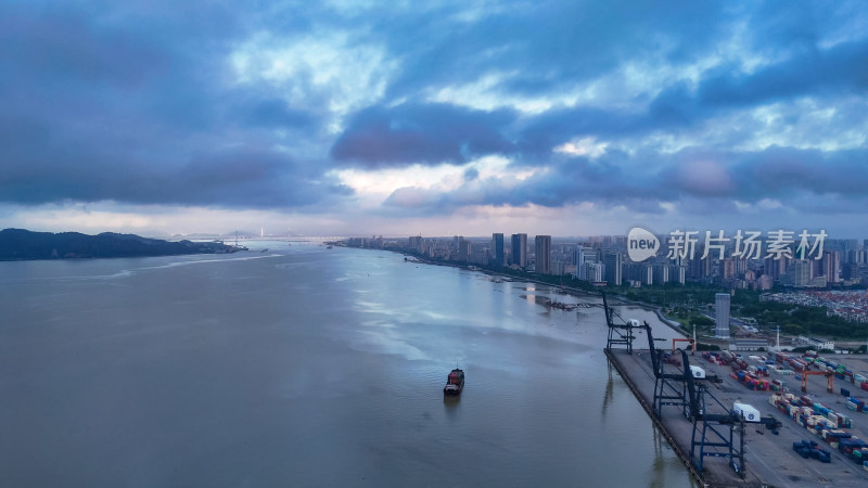 航拍汕头城市清晨风光航拍图