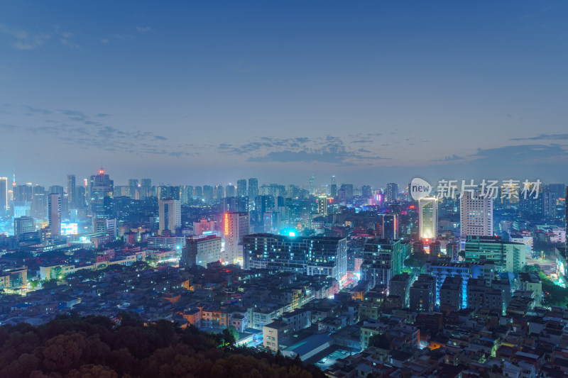 佛山礌岗公园魁星阁眺望城市高楼建筑夜景