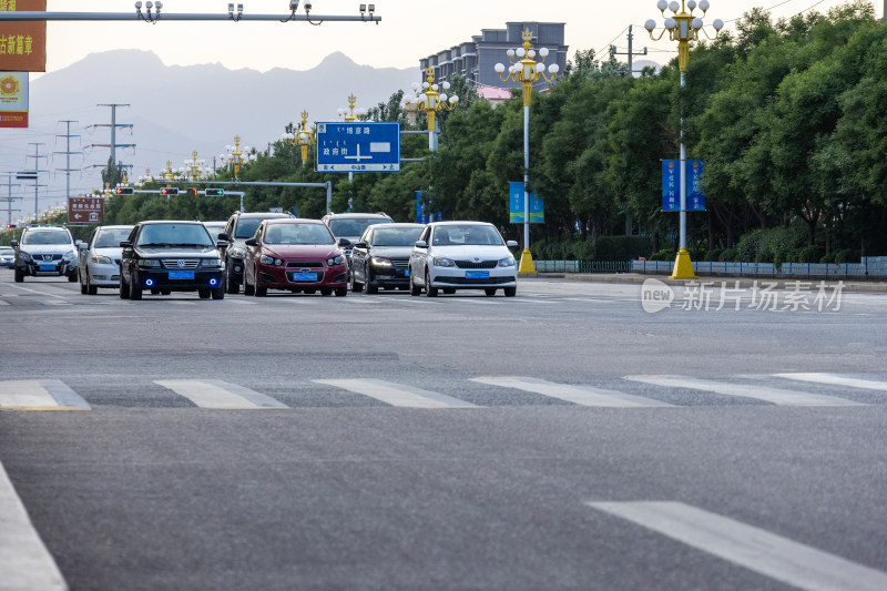 马路车辆城市街道