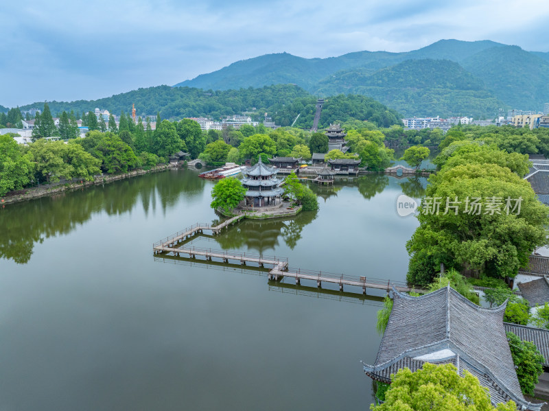 航拍浙江省台州市临海市东湖景区紫阳古街