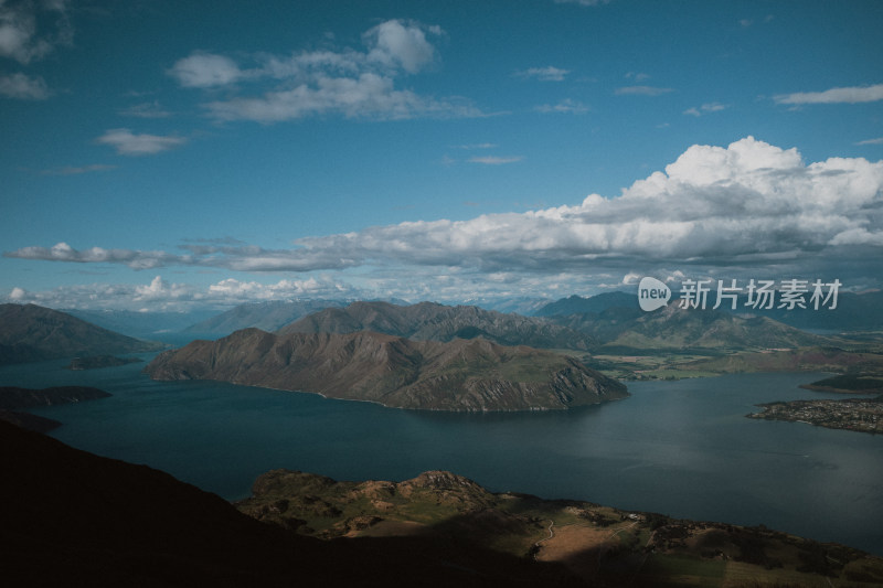 新西兰山顶远眺湖景 最高峰