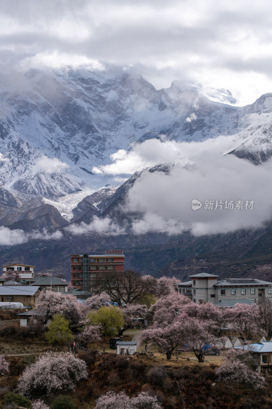 西藏林芝索松村南迦巴瓦峰雪山云海之巅