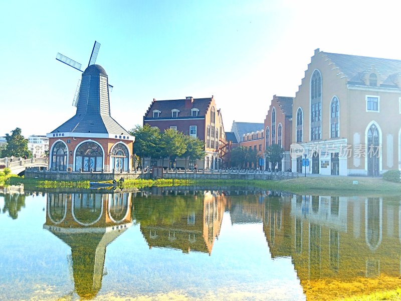 水边风车建筑风景倒映如画美景