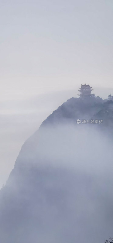 云海中的峨眉山万佛顶万佛阁