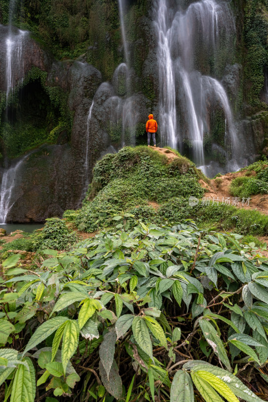 广西百色三叠泉山涧飞瀑的清凉世界