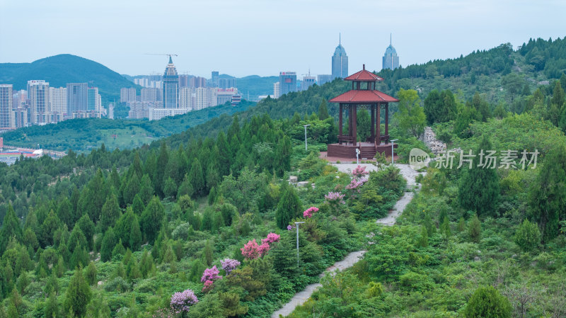 枣庄袁寨山风景区山顶上的亭子