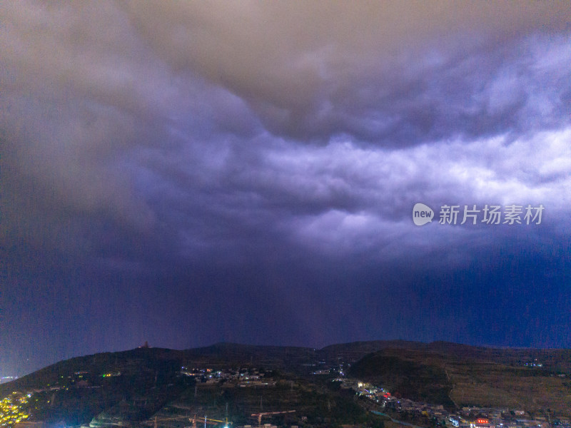 甘肃定西城市夜景航拍图