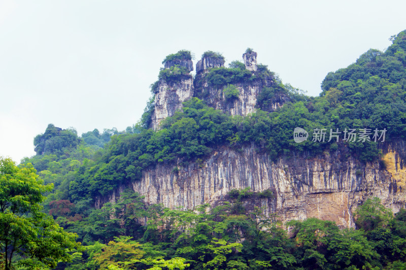 山峰云雾喀斯特风景自然户外