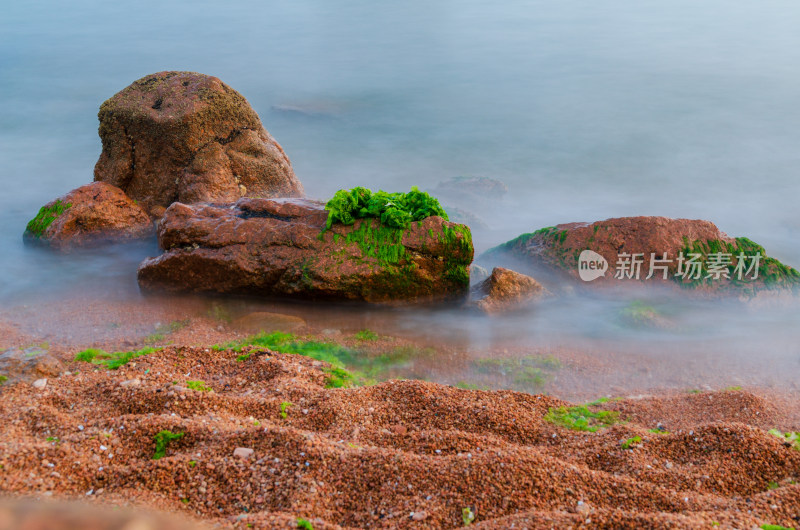 山东青岛太平角公园的海边礁石