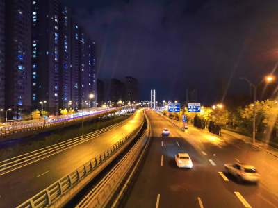 夜晚城市高速公路景象