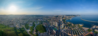 夕阳下的大连城市全景航拍