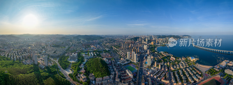 夕阳下的大连城市全景航拍