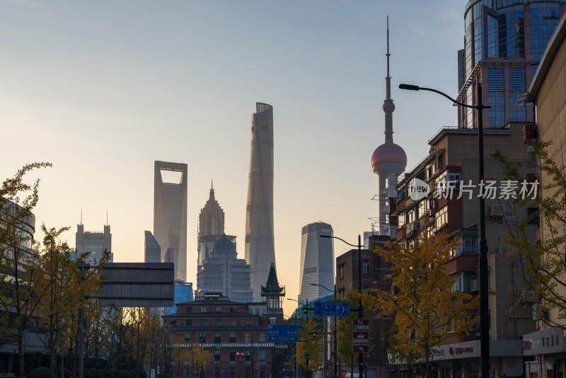 上海陆家嘴高楼大厦和居民区矮楼房城市风光