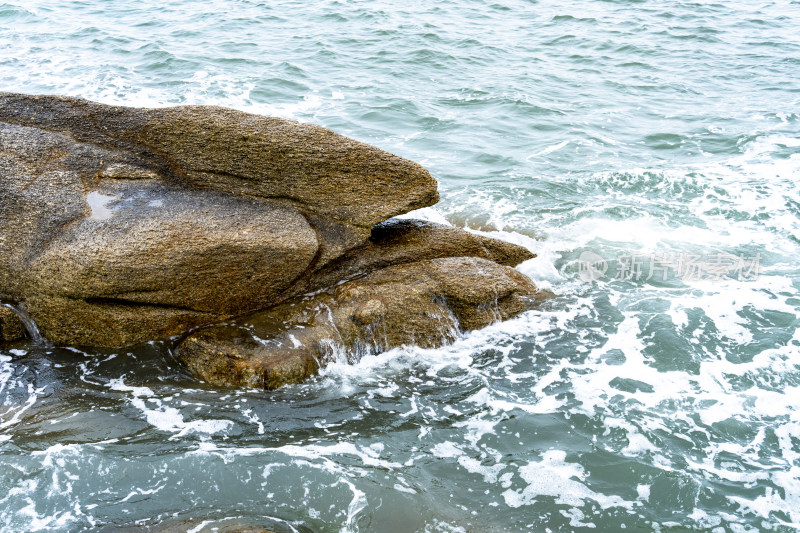 大海礁石海浪