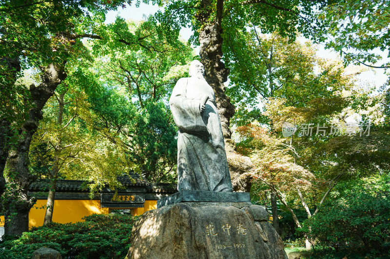 天平山范仲淹雕像