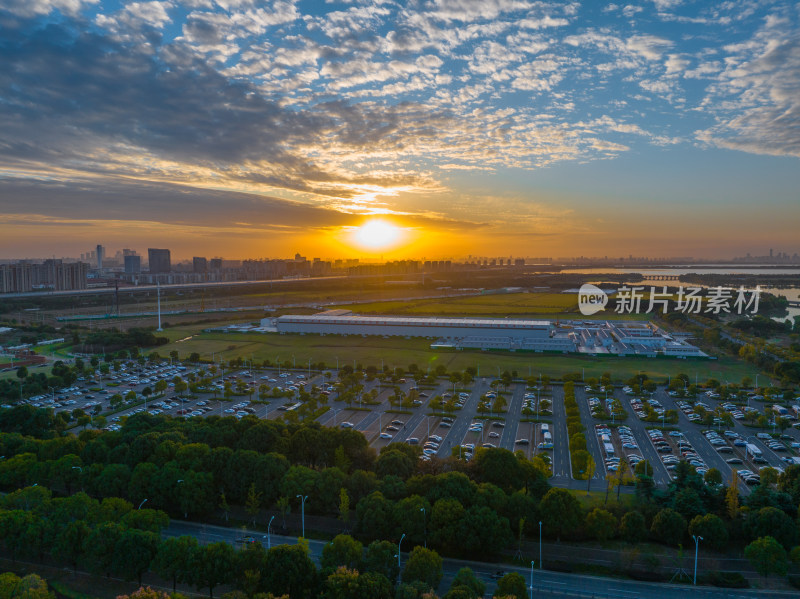 航拍苏州阳澄湖城市自然风光落日黄昏夕阳